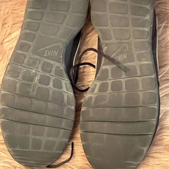 Nike Roshe Run Shoes Triple Black Knitted kids Size 4.5Y Sneaker - Picture 2 of 3